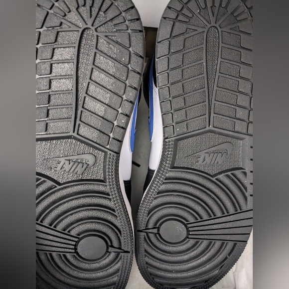 JORDAN AJ 1 MID - BOYS' GRADE SCHOOL - Picture 3 of 4